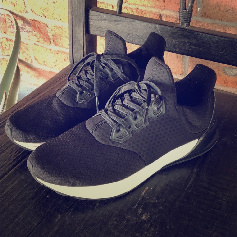 Adidas cloudfoam 10.5 black and white